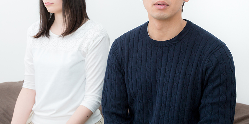 ふてぶてしく仲直りするカップル